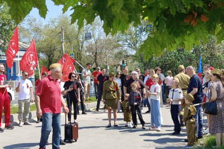 Красные Знамена на улицах донской столицы: в Ростове-на-Дону отметили 81-ю годовщину Победы советского народа в Великой Отечественной войне