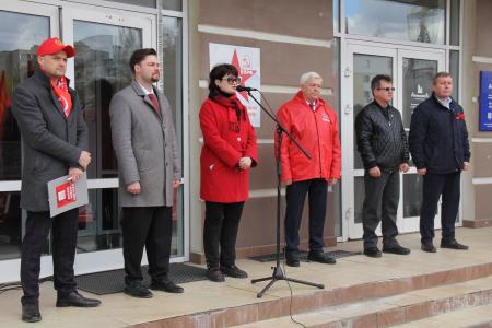 Первомай не отменить! В Липецке состоялась встреча депутатов-коммунистов облсовета с жителями региона