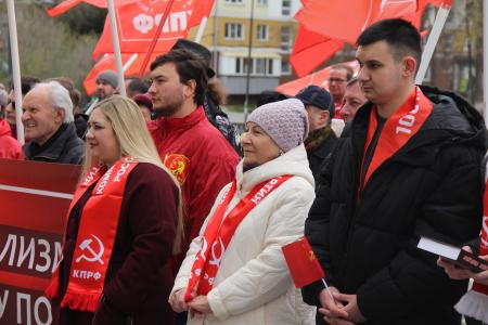 Первомай не отменить! В Липецке состоялась встреча депутатов-коммунистов облсовета с жителями региона