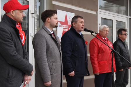 Первомай не отменить! В Липецке состоялась встреча депутатов-коммунистов облсовета с жителями региона