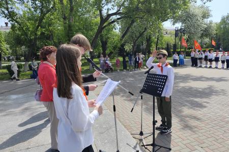 «Взвейтесь кострами!»: КПРФ провела пионерский смотр в центре Тюмени