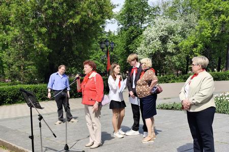 «Взвейтесь кострами!»: КПРФ провела пионерский смотр в центре Тюмени