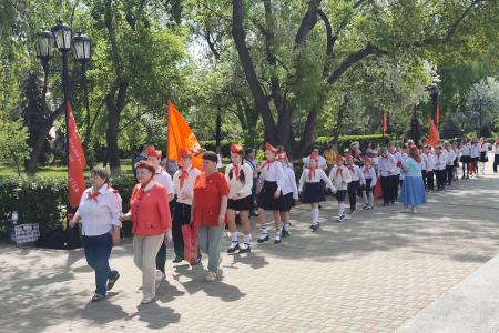 «Взвейтесь кострами!»: КПРФ провела пионерский смотр в центре Тюмени