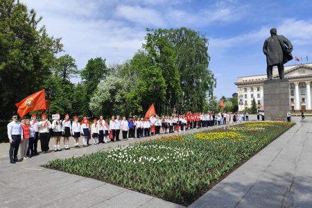 «Взвейтесь кострами!»: КПРФ провела пионерский смотр в центре Тюмени