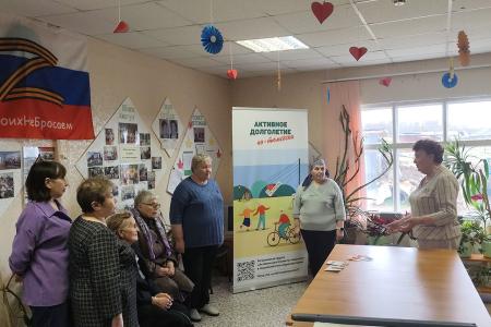 Лидер коммунистов Тюменской области Тамара Казанцева вручила памятные медали ветеранам Уватского района