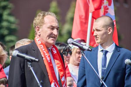 КПРФ провела массовый прием в пионеры на Красной площади — тысячи российских школьников вступили в ряды юных ленинцев