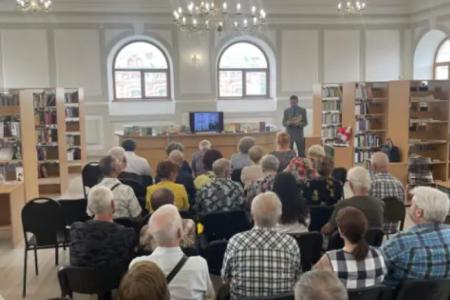 Ольга Алимова приняла участие в тёплой встрече в областной библиотеке Саратова с поэтом, членом Союза писателей России Георгием Дмитриевичем Куликовым