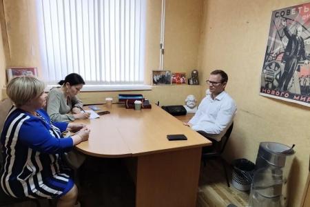 Владимир Исаков провёл приём населения в г. Новомосковск