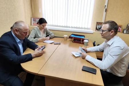 Владимир Исаков провёл приём населения в г. Новомосковск