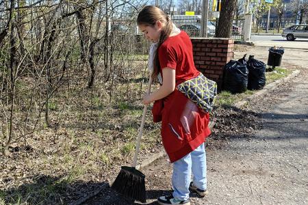 Ивановские коммунисты провели субботник на мемориале «Кладбище старых большевиков» и у памятника селекционеру Фёдору Самцову