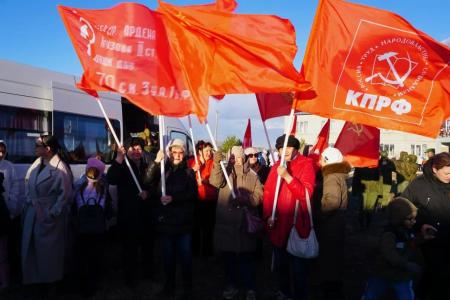 Забайкалье. В Приаргунске коммунисты встретили ретропоезд «Победа»