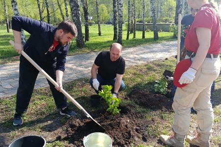 Рязань. Коммунисты приняли участие в эколого-патриотической акции «Сад памяти»