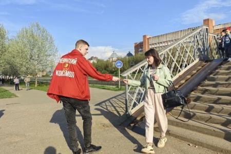 В Иванове коммунисты и комсомольцы вышли на «Красную улицу» в преддверии 81-й годовщины Великой Победы