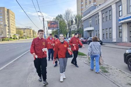 В Иванове коммунисты и комсомольцы вышли на «Красную улицу» в преддверии 81-й годовщины Великой Победы