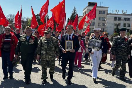 Память не угасает. Ряды не редеют. Ставропольские коммунисты и сторонники партии в едином строю встретили День Великой Победы