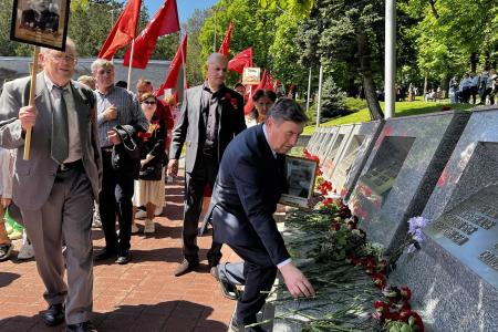 Память не угасает. Ряды не редеют. Ставропольские коммунисты и сторонники партии в едином строю встретили День Великой Победы