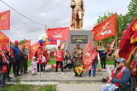 Рязанские коммунисты отметили 81-летие Победы под Красными Знаменами