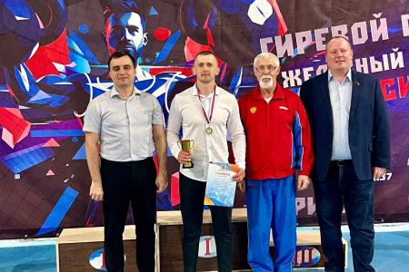 Депутаты-коммунисты Александр Бойков и Павел Смирнов приветствовали участников Первенства Ивановской области по гиревому спорту