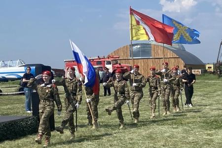 Выпускники Воронежского учебного авиационного центра отмечены благодарностями депутата Госдумы Сергея Гаврилова