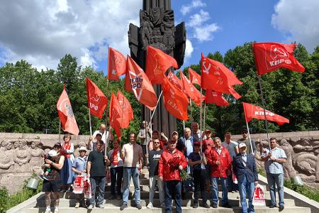 В Иванове состоялись мероприятия в честь 121-й годовщины Первого Совета и в поддержку III Международного антифашистского форума