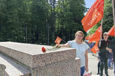 В Иванове состоялись мероприятия в честь 121-й годовщины Первого Совета и в поддержку III Международного антифашистского форума