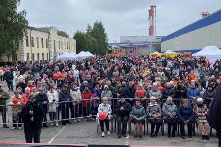 Санкт-Петербург. Сергей Пантелеев поздравил кировцев с Днём завода