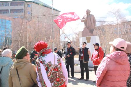 Нет — глумлению над памятником К. Марксу и одноименным сквером! Коммунисты Якутии провели субботник и митинг, посвященные 208-й годовщине со дня рождения основоположника научного коммунизма