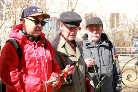 Нет — глумлению над памятником К. Марксу и одноименным сквером! Коммунисты Якутии провели субботник и митинг, посвященные 208-й годовщине со дня рождения основоположника научного коммунизма