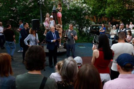 Москва. Капитализм против зеленых легких: как сотни жителей Преображенского вышли на встречу с депутатом Обуховым, чтобы спасти свой район от бетонного катка