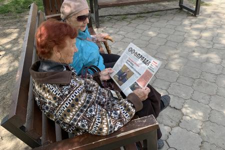 Молодежные агитбригады КПРФ распространяют спецвыпуск «Правды» на сельской части Кубани