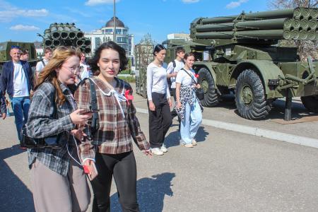 Воронежские депутаты от КПРФ организовали поездку студентов в Тульский государственный музей оружия