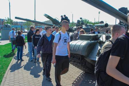 Воронежские депутаты от КПРФ организовали поездку студентов в Тульский государственный музей оружия