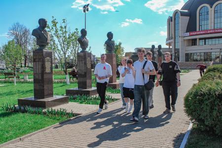 Воронежские депутаты от КПРФ организовали поездку студентов в Тульский государственный музей оружия