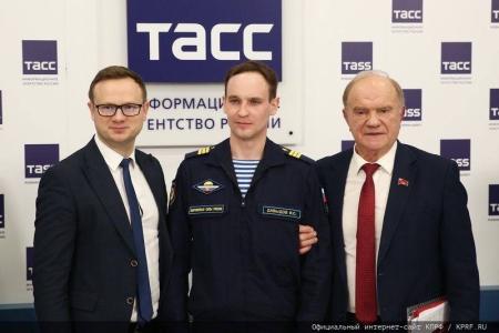 Комсомольцы Тульской области, участники СВО Дмитрий Ромашин и Иван Давыдов награждены государственными наградами
