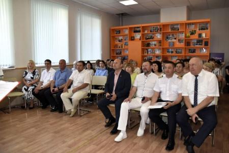 Рязанские коммунисты в г. Сасово поздравили библиотекарей с профессиональным праздником и посетили местное летное училище