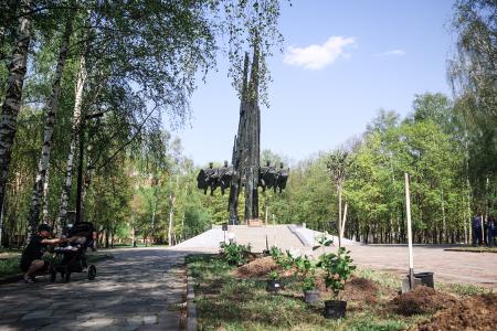 Рязань. Коммунисты приняли участие в эколого-патриотической акции «Сад памяти»