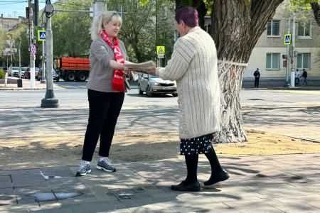Коммунисты города-героя Сталинграда встречают День Победы вместе с волгоградцами