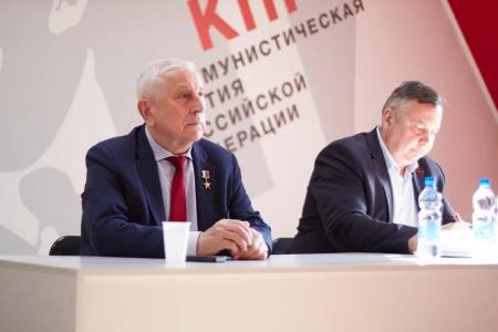 Амурская область. В Благовещенске прошла встреча Николая Харитонова с активом КПРФ