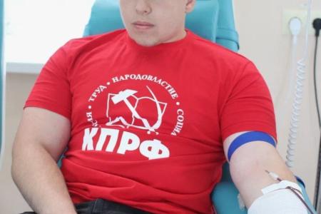 Комсомольцы Луганска сдали кровь пострадавшим в Старобельске