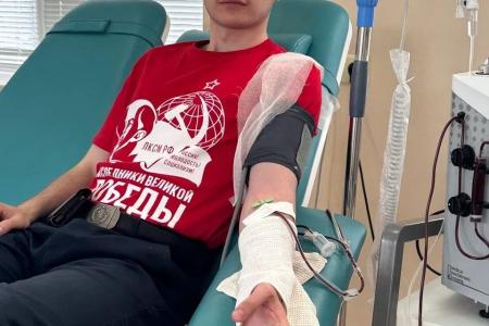 Комсомольцы Луганска сдали кровь пострадавшим в Старобельске