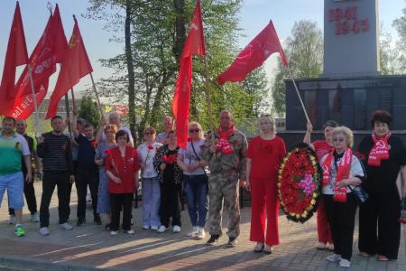 Рязанские коммунисты отметили 81-летие Победы под Красными Знаменами
