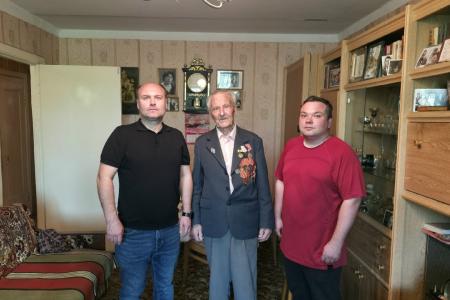 Рязанские депутаты-коммунисты навестили и поздравили ветеранов