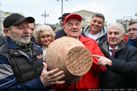Г.А. Зюганов на Первомайской акции в Москве: Солидарность трудового народа – это главное оружие тех, кто борется за мир, справедливость и подлинную свободу!