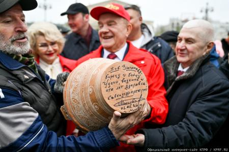 Г.А. Зюганов на Первомайской акции в Москве: Солидарность трудового народа – это главное оружие тех, кто борется за мир, справедливость и подлинную свободу!