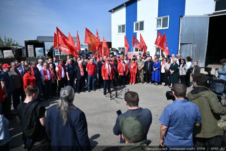 КПРФ - фронту. 14 мая отправлен 154-й гуманитарный конвой КПРФ