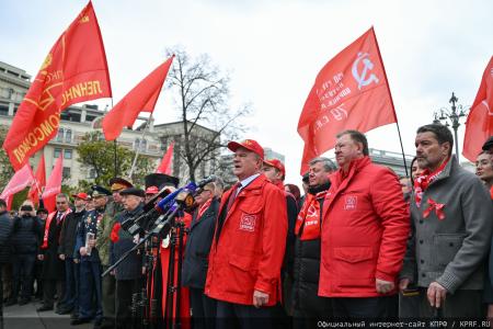 Г.А. Зюганов на Первомайской акции в Москве: Солидарность трудового народа – это главное оружие тех, кто борется за мир, справедливость и подлинную свободу!