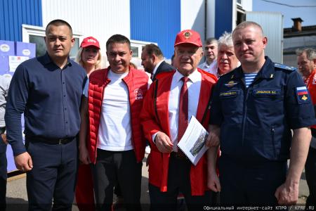 КПРФ - фронту. 14 мая отправлен 154-й гуманитарный конвой КПРФ