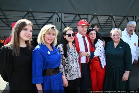 КПРФ - фронту. 14 мая отправлен 154-й гуманитарный конвой КПРФ