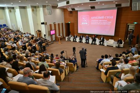 Управление современным мегаполисом: в Госдуме обсудили стратегию развития городов-миллионников и защиту прав граждан