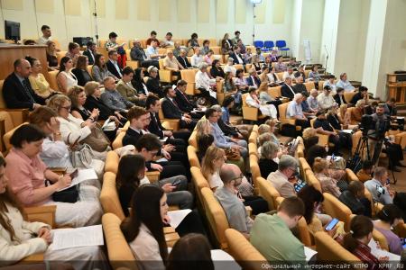 Управление современным мегаполисом: в Госдуме обсудили стратегию развития городов-миллионников и защиту прав граждан